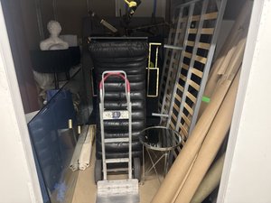 10 x 10 storage unit in Los Angeles, CA