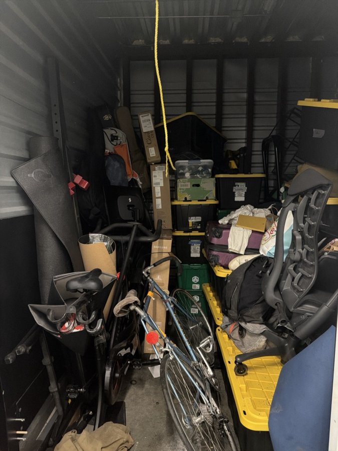 10 x 10 storage unit in Los Angeles, CA