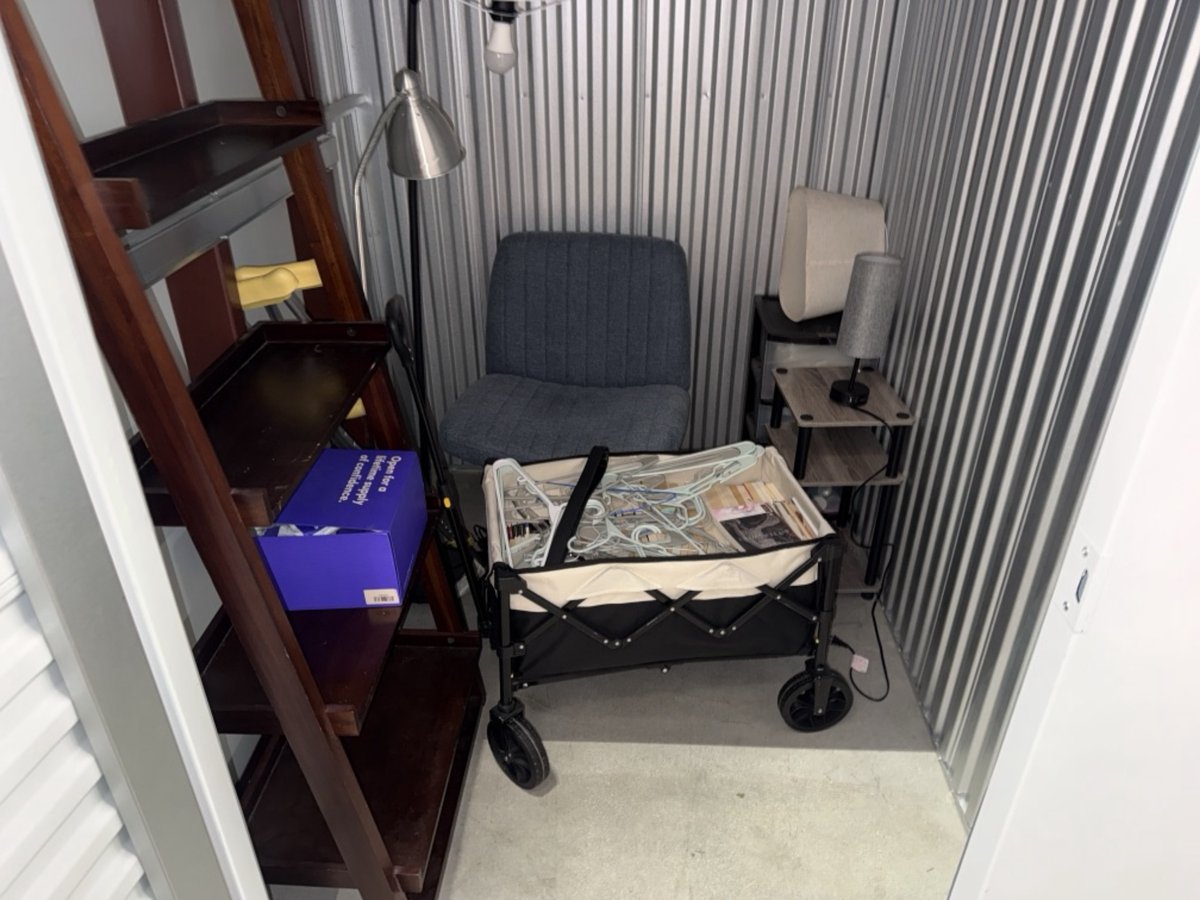 5 x 6 storage unit in Los Angeles, CA