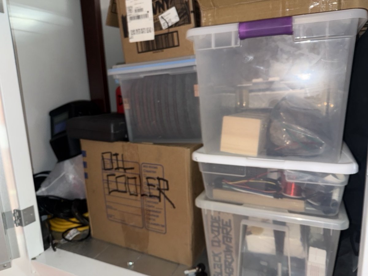 5 x 4 storage unit in Los Angeles, CA