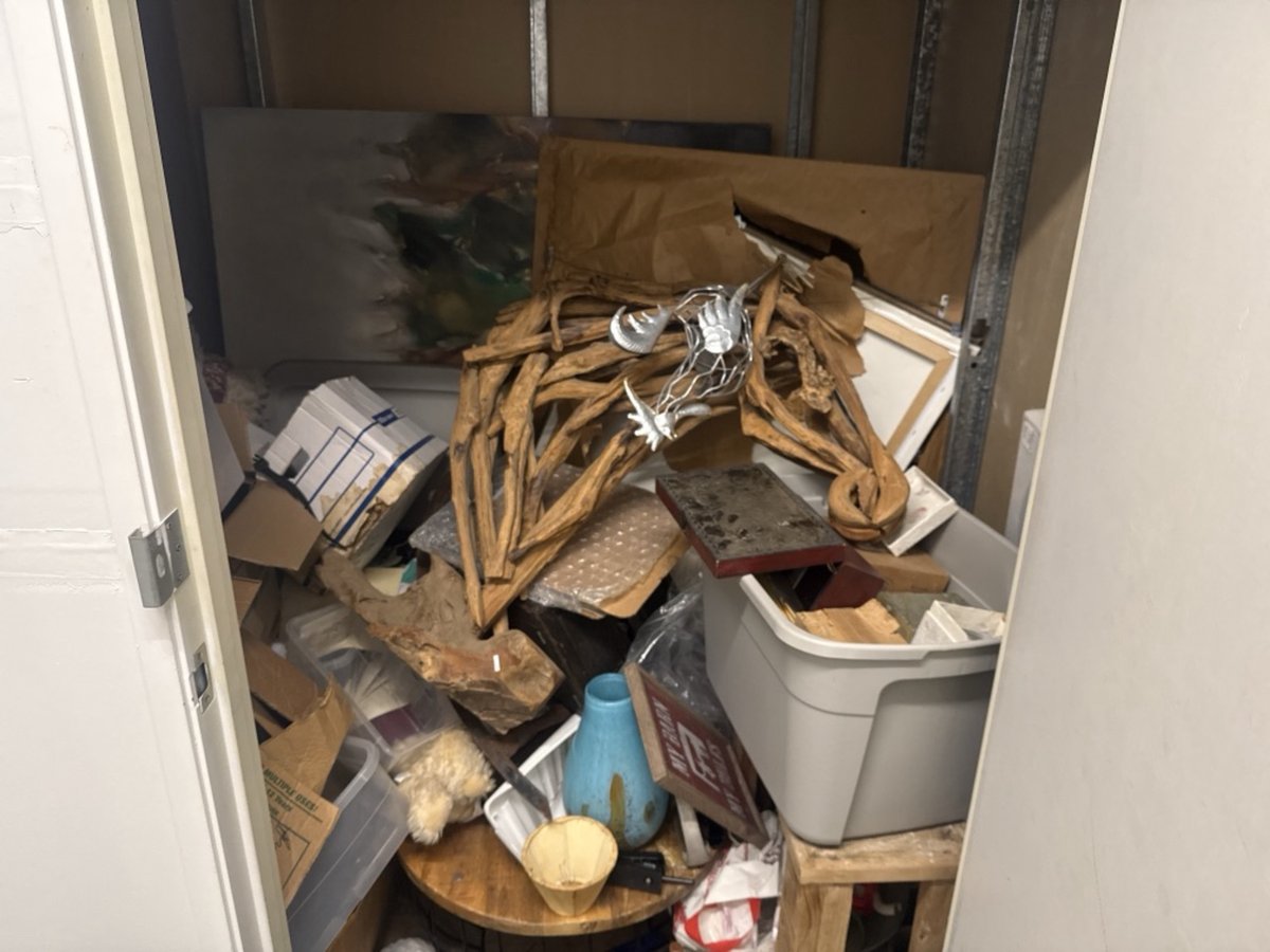 4 x 10 storage unit in Los Angeles, CA