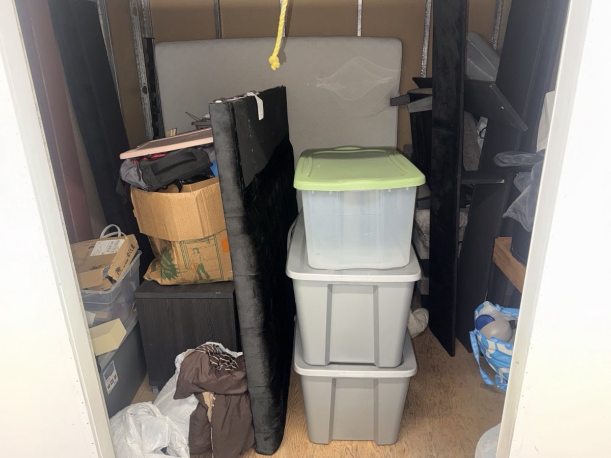 10 x 10 storage unit in Los Angeles, CA