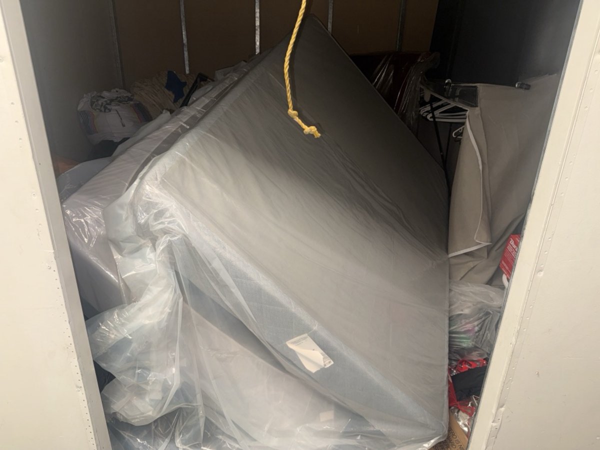 10 x 10 storage unit in Los Angeles, CA