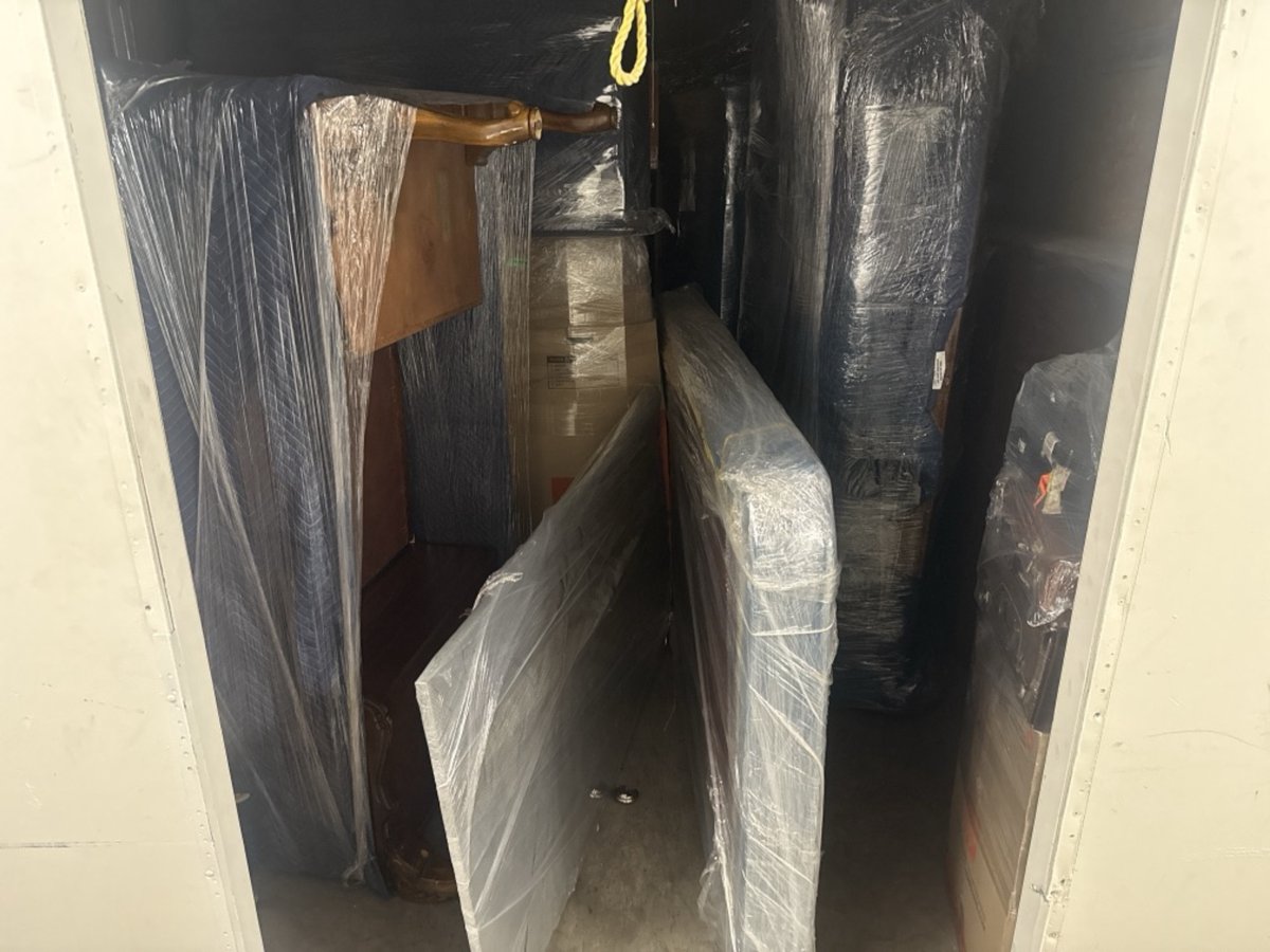 10 x 15 storage unit in Los Angeles, CA