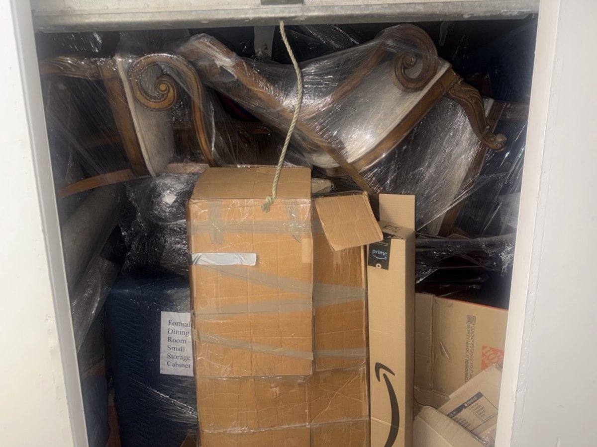10 x 15 storage unit in Los Angeles, CA