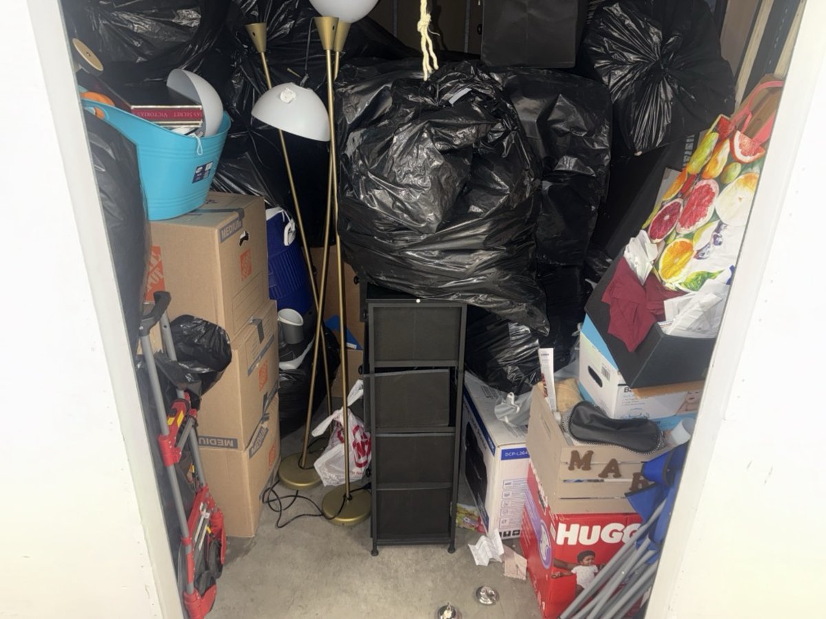 10 x 15 storage unit in Los Angeles, CA