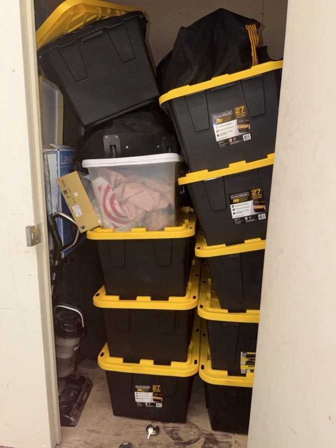 5 x 5 storage unit in Los Angeles, CA