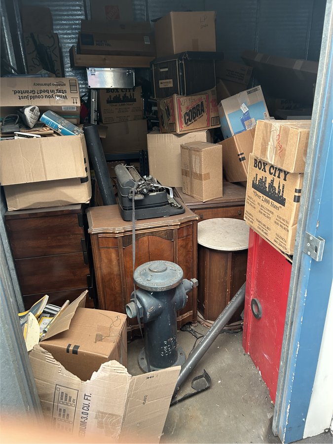 10 x 10 storage unit in Northridge, CA