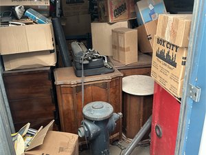 10 x 10 storage unit in Northridge, CA