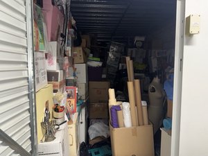 10 x 20 storage unit in Los Angeles, CA