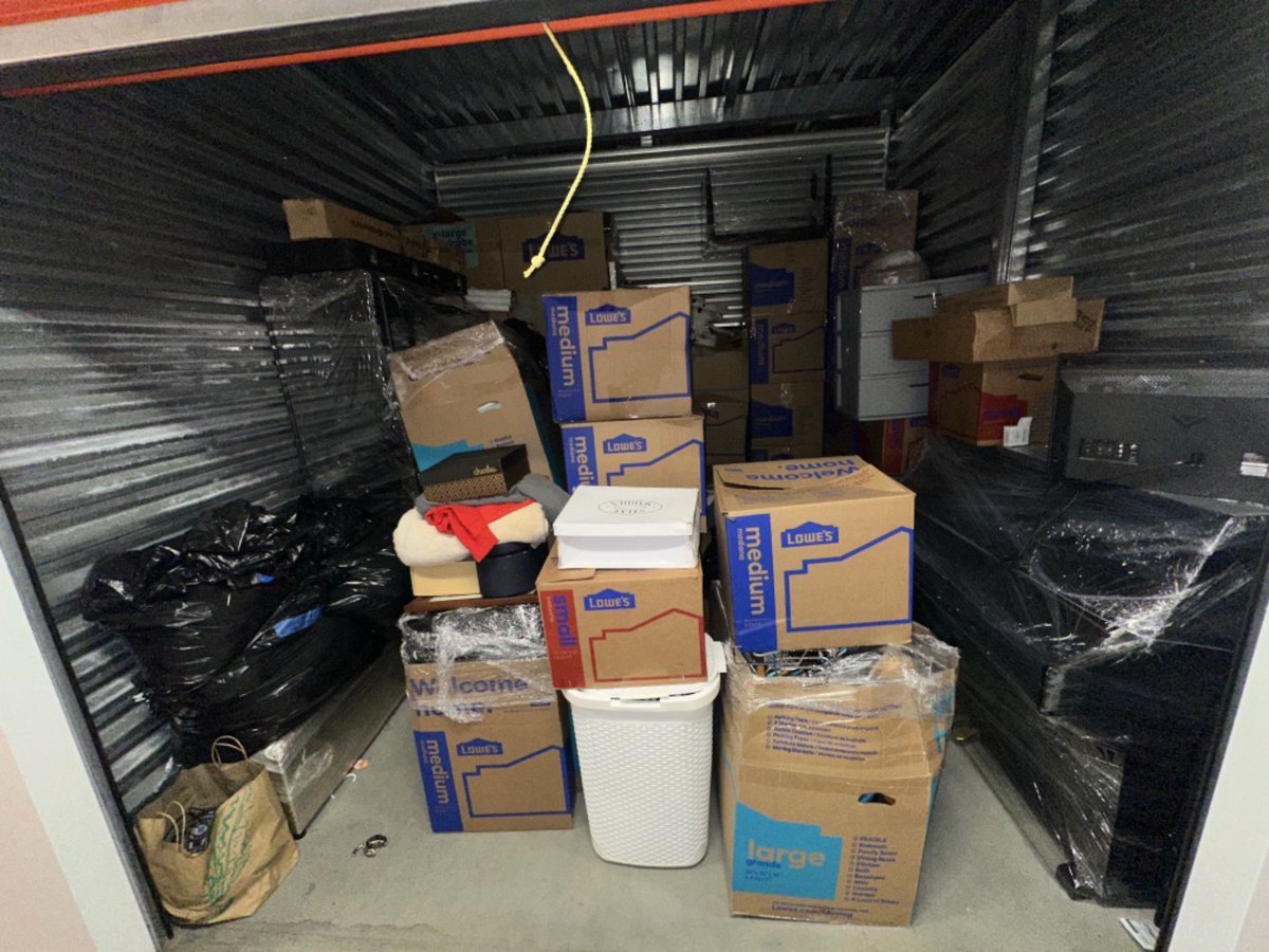 10 x 10 storage unit in Los Angeles, CA