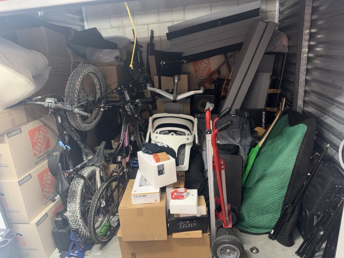 9 x 10 storage unit in Los Angeles, CA