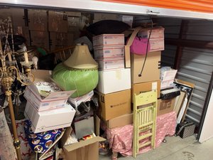 10 x 10 storage unit in Los Angeles, CA