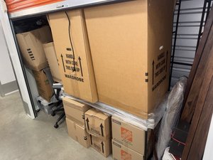 4 x 10 storage unit in Los Angeles, CA