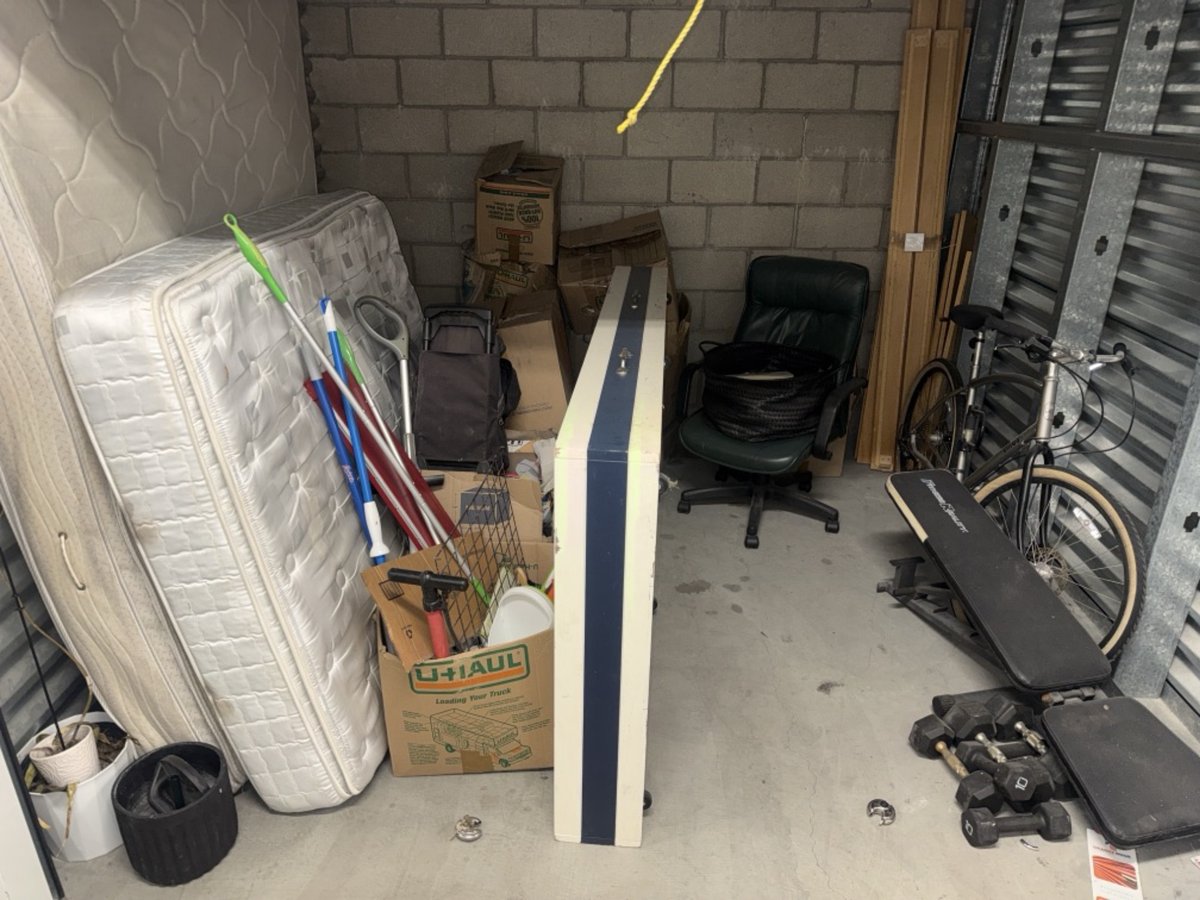 9 x 10 storage unit in Los Angeles, CA