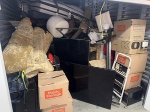 10 x 20 storage unit in Los Angeles, CA