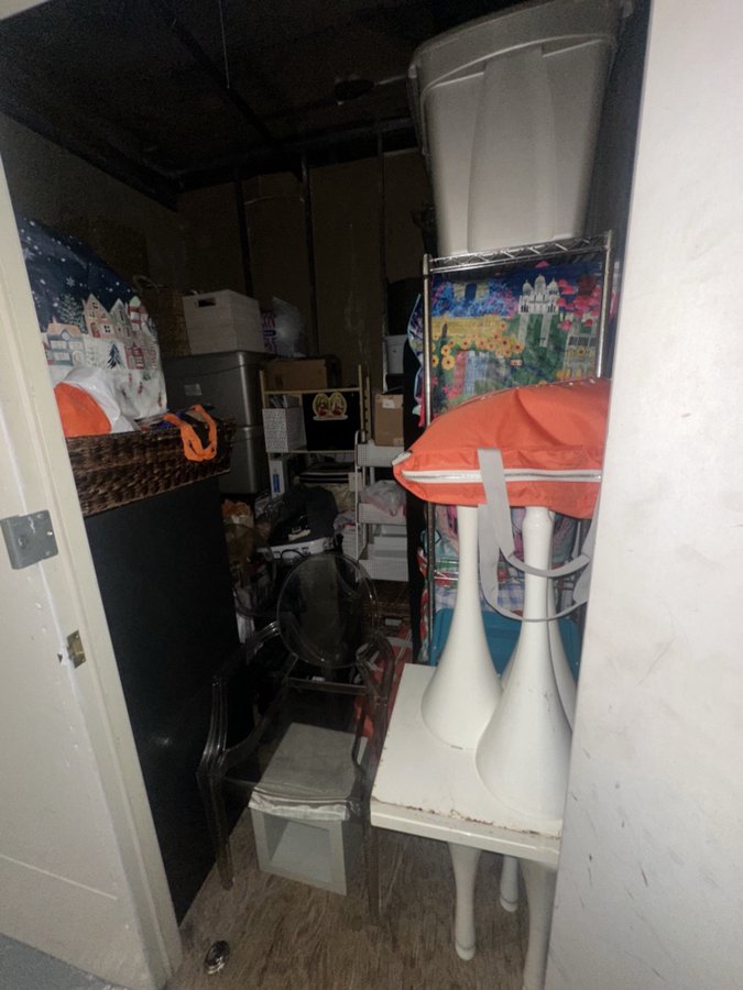 10 x 10 storage unit in Venice, CA