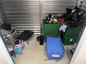 4 x 10 storage unit in Los Angeles, CA