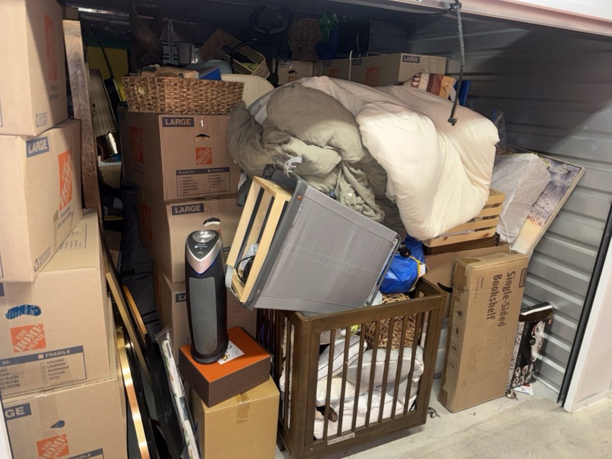 10 x 15 storage unit in Los Angeles, CA