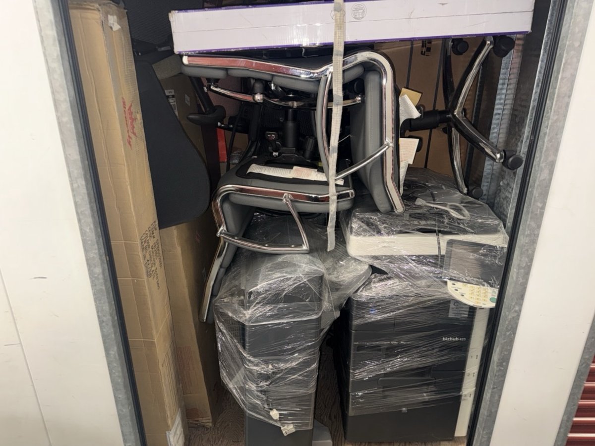 8 x 12 storage unit in Los Angeles, CA