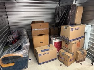 10 x 10 storage unit in Los Angeles, CA