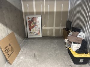 10 x 10 storage unit in Los Angeles, CA