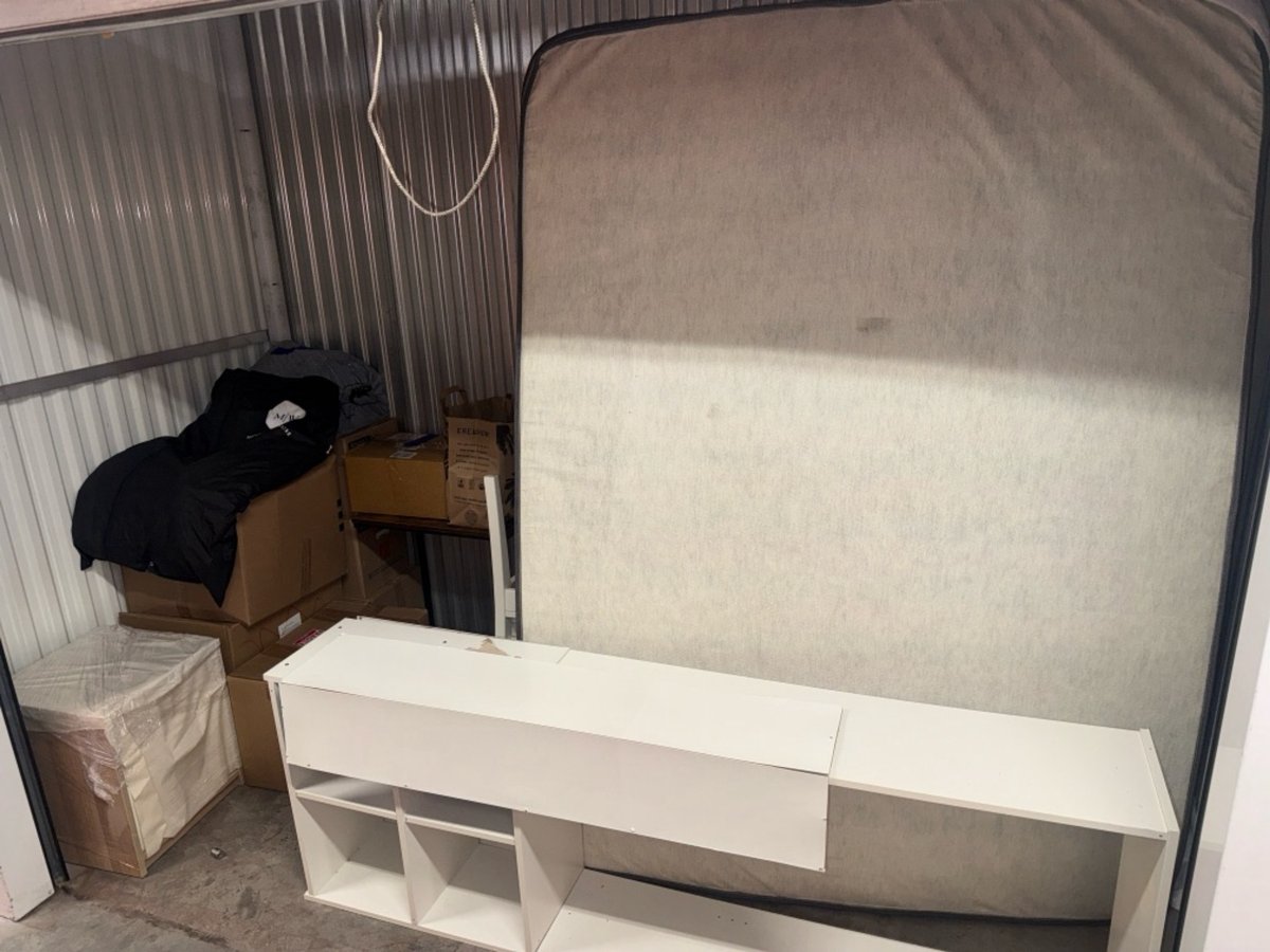 5 x 10 storage unit in Los Angeles, CA