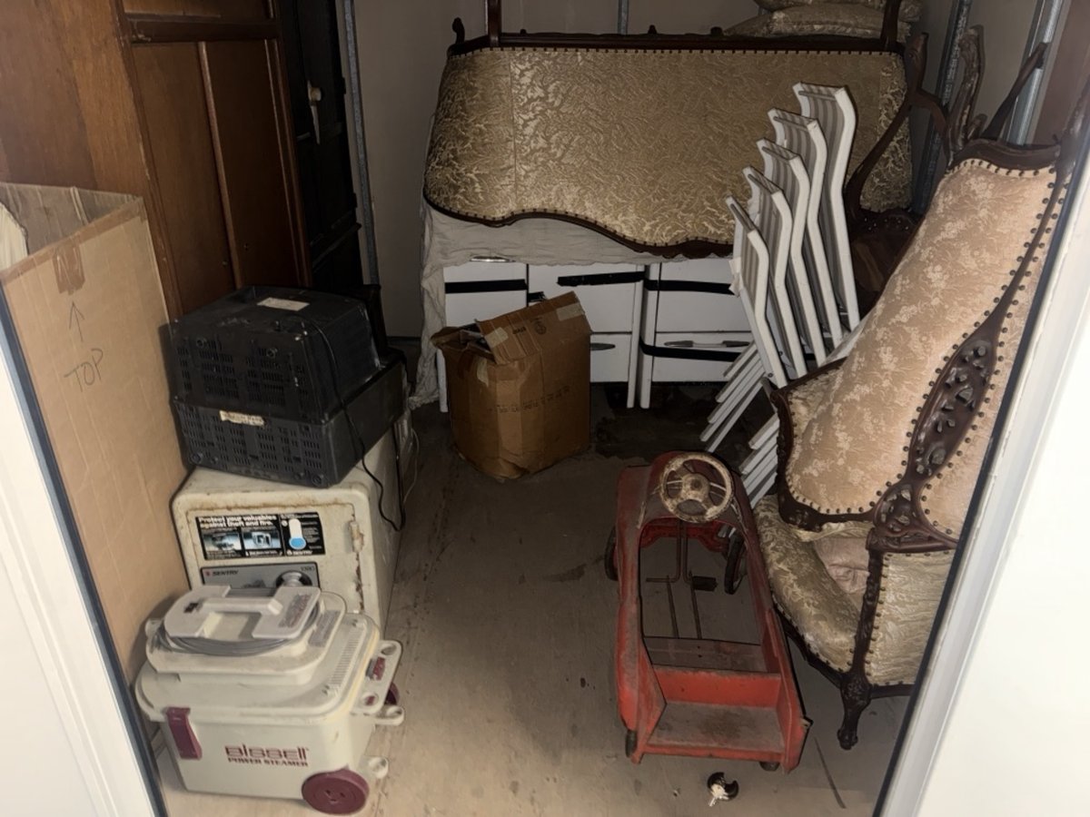 10 x 10 storage unit in Culver City, CA