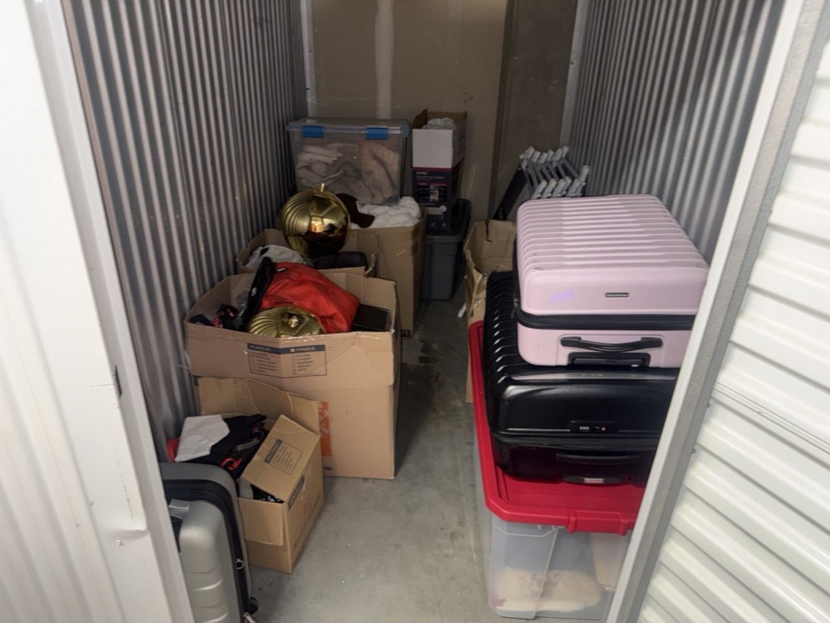 5 x 10 storage unit in Los Angeles, CA