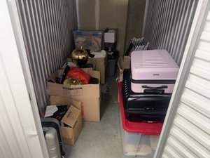 5 x 10 storage unit in Los Angeles, CA