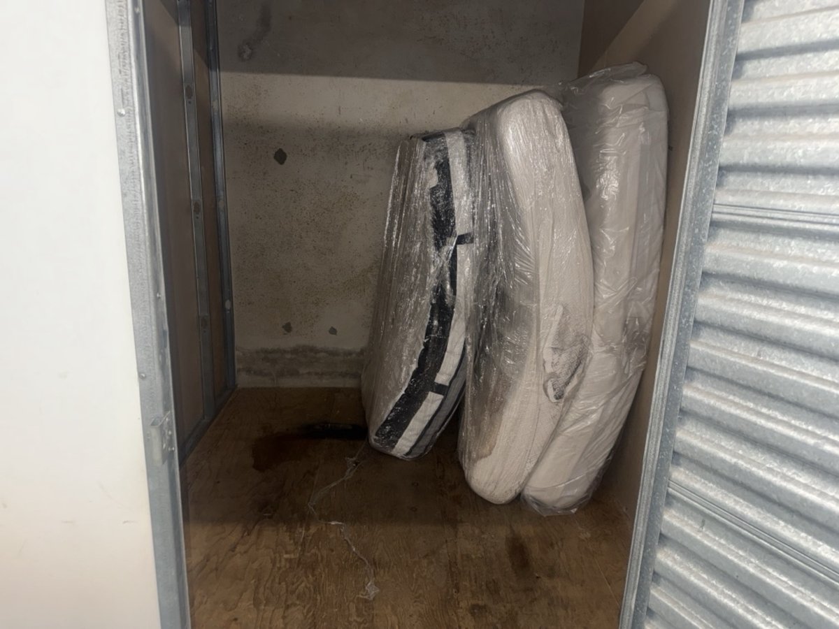 7 x 10 storage unit in Venice, CA