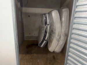 7 x 10 storage unit in Venice, CA