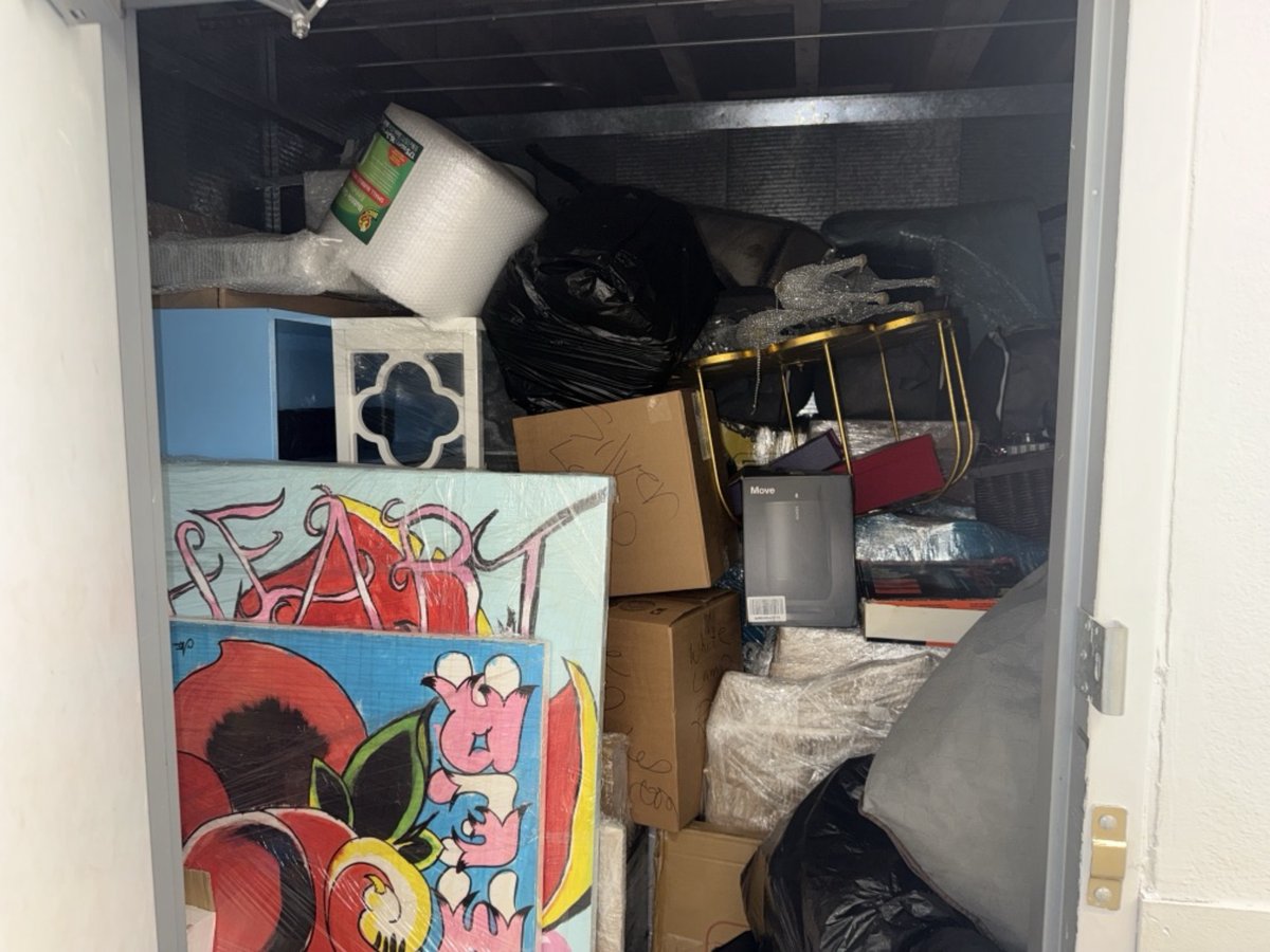 10 x 10 storage unit in Los Angeles, CA