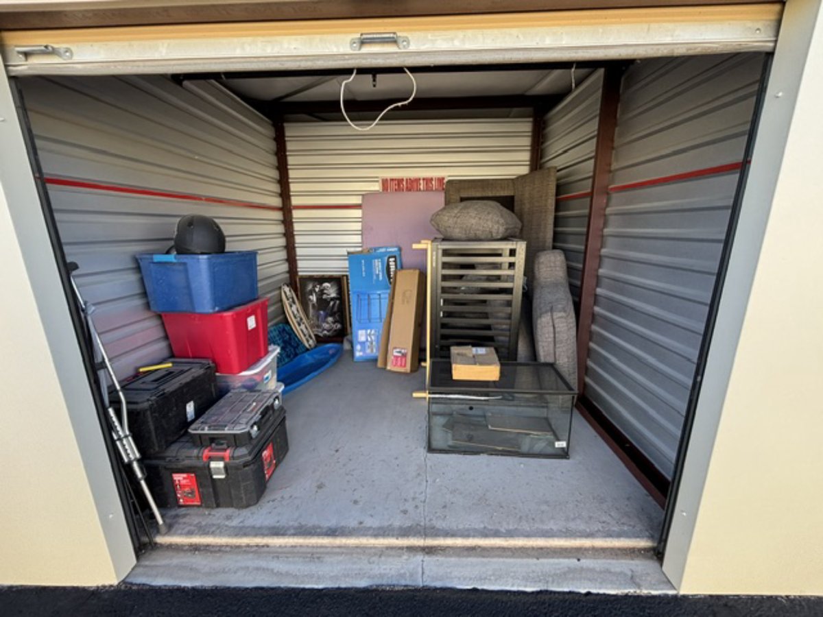 10 x 10 storage unit in Tucson, AZ