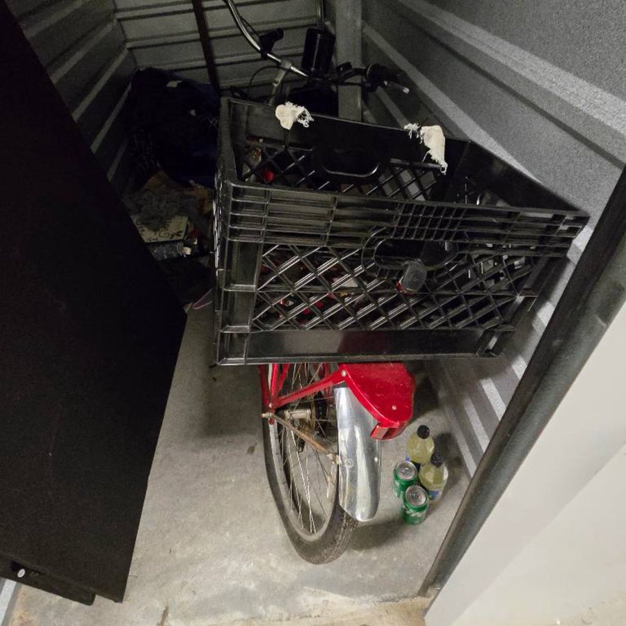 4 x 9 storage unit in Newport News, VA