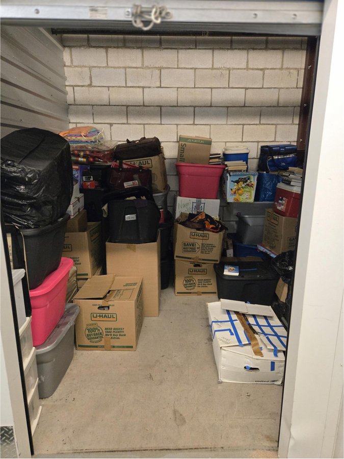 10 x 10 storage unit in Orange, CT