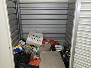 5 x 5 storage unit in Orange, CT