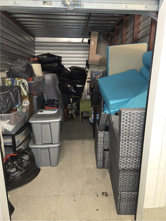 10 x 20 storage unit in Orange, CT