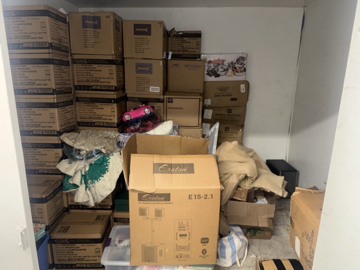 10 x 10 storage unit in Torrance, CA