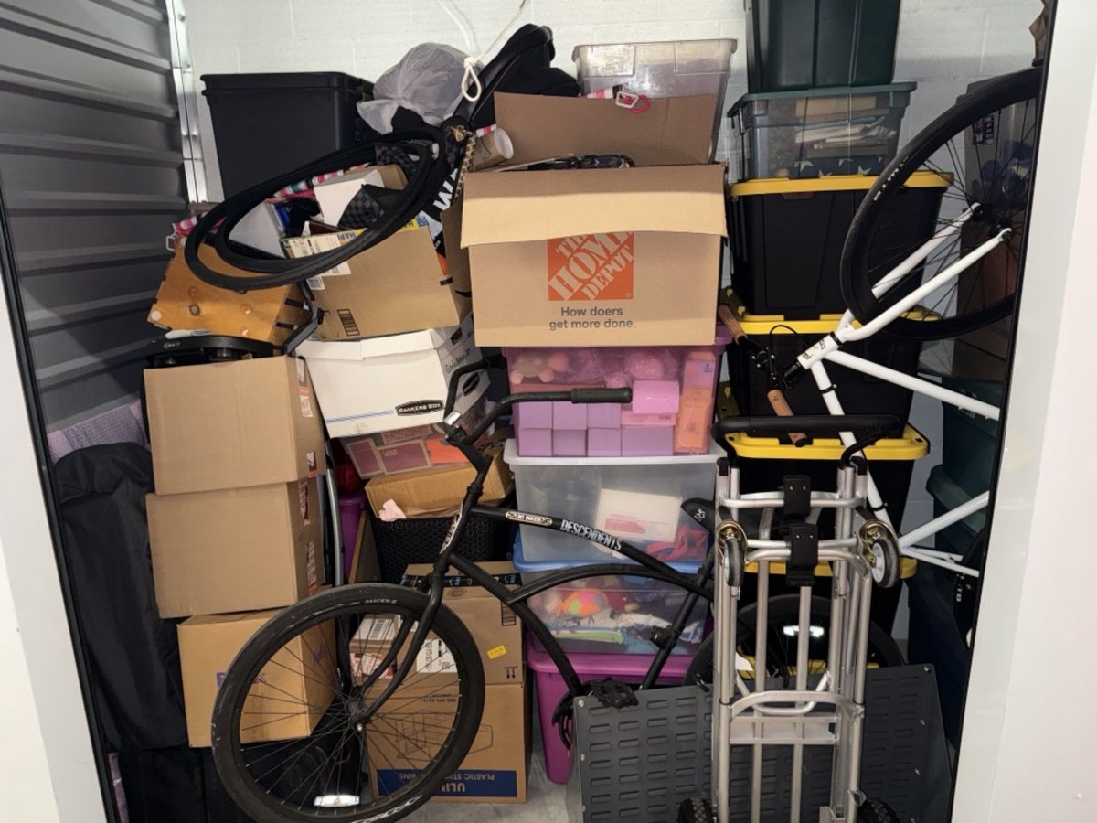 10 x 5 storage unit in Gardena, CA