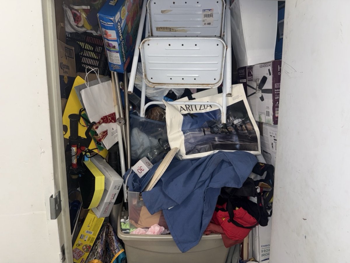10 x 10 storage unit in Hawthorne, CA