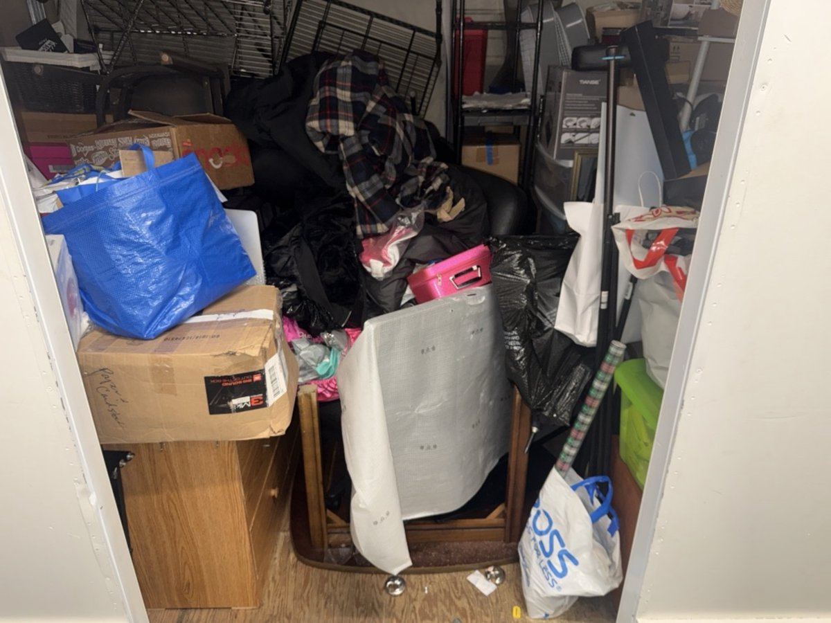10 x 10 storage unit in Gardena, CA