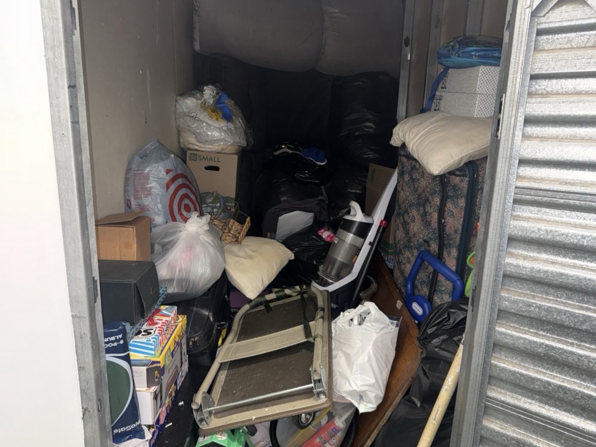 5 x 10 storage unit in Hawthorne, CA