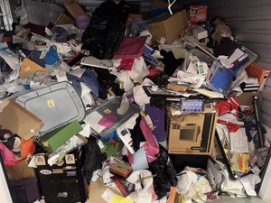 10 x 15 storage unit in Gardena, CA