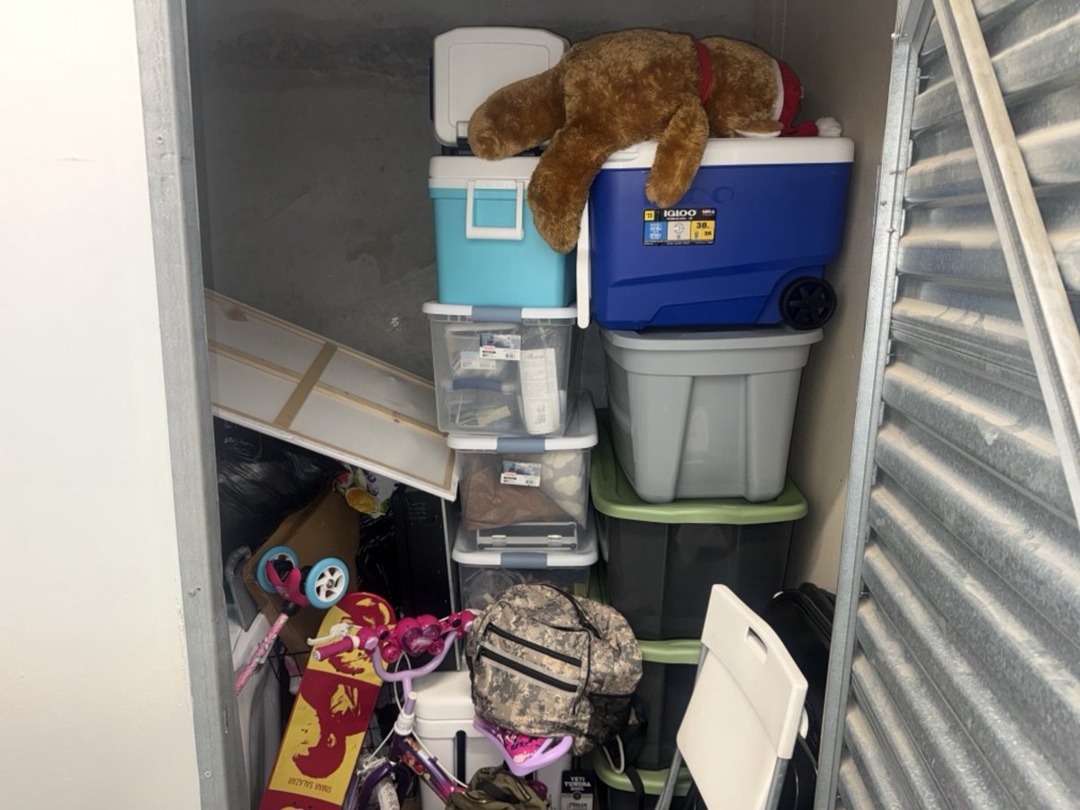 5 x 10 storage unit in Hawthorne, CA