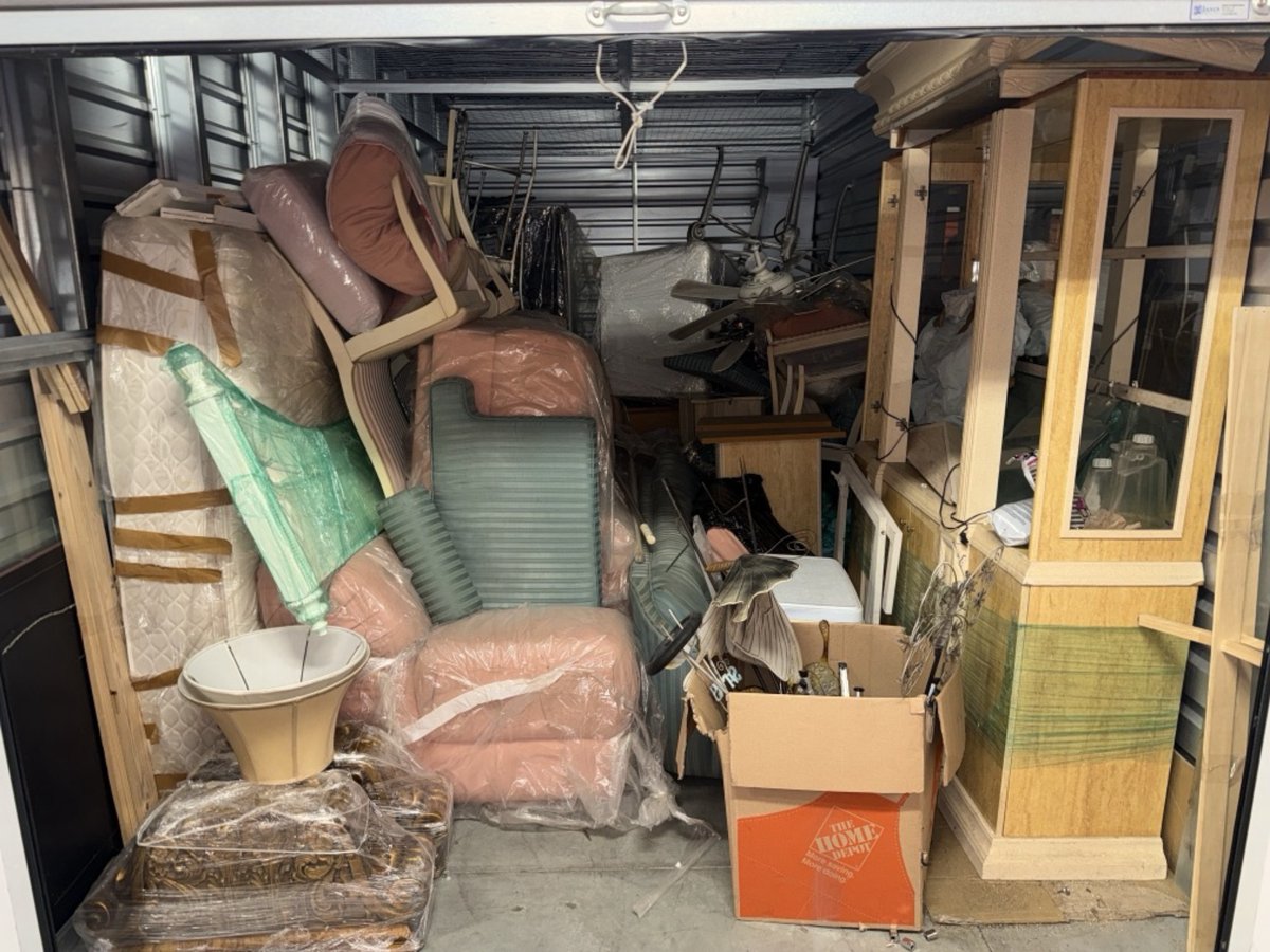 10 x 20 storage unit in Gardena, CA