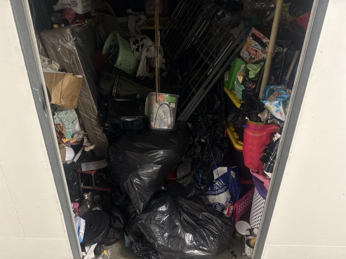 10 x 15 storage unit in Hawthorne, CA