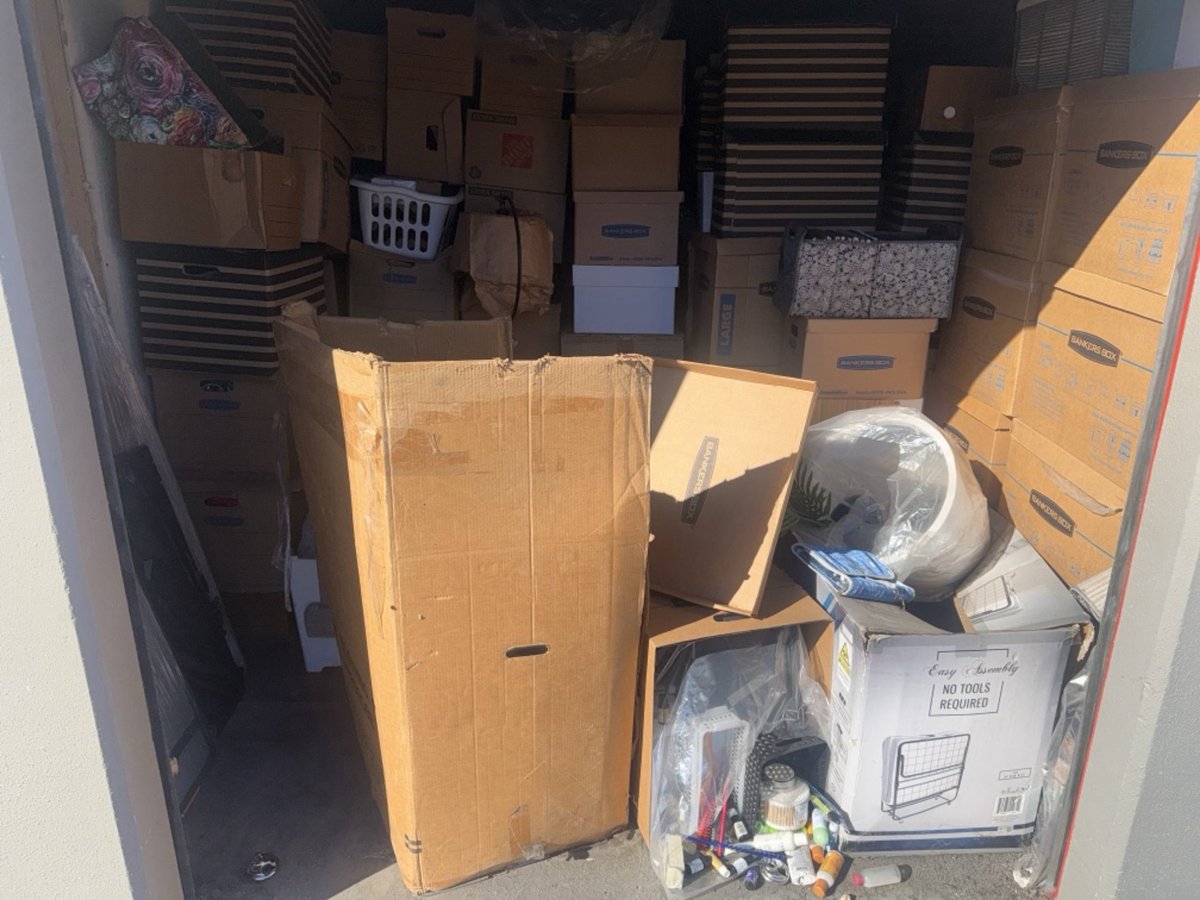 10 x 25 storage unit in Gardena, CA