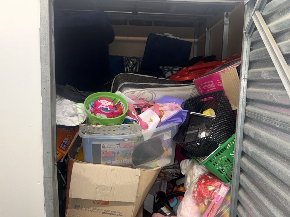 7 x 10 storage unit in Hawthorne, CA