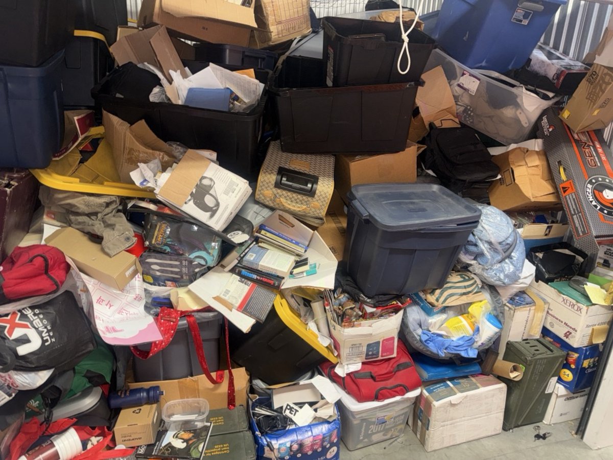 10 x 10 storage unit in Gardena, CA